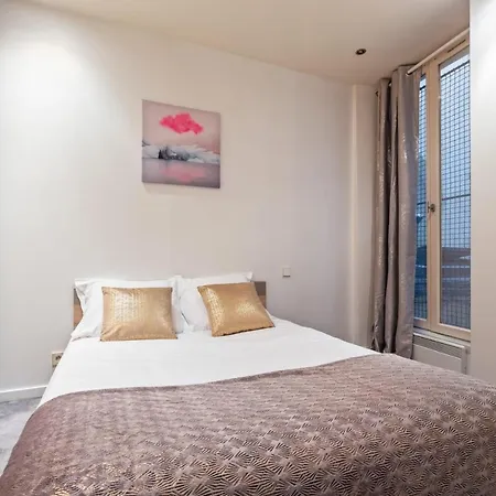 Unique And Modern In The Heart Of By Guestready * Parigi